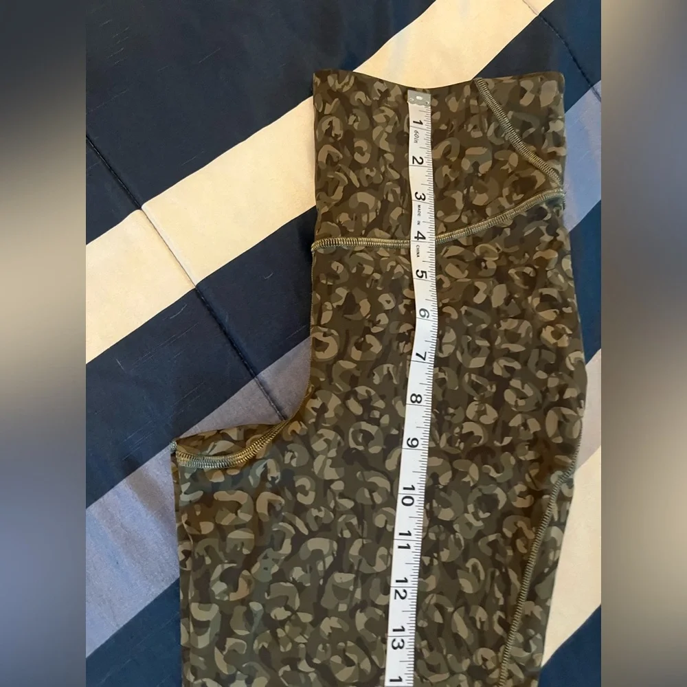 🍋LIKE NEW Lululemon Base Pace HR Tight 25" - Intertwined Camo Medium Olive - 6 - Picture 11 of 14